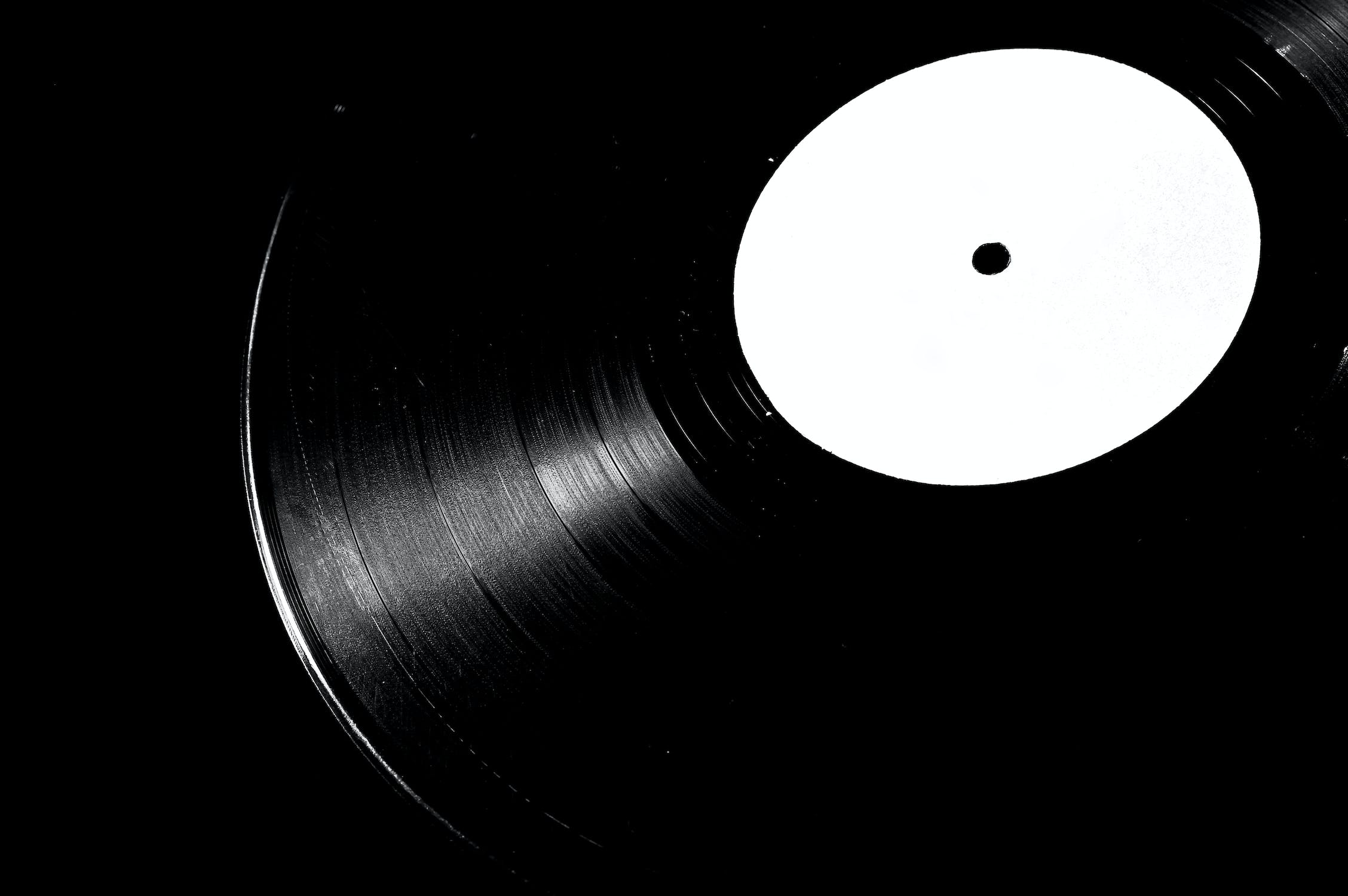vinile 33 giri su sfondo nero