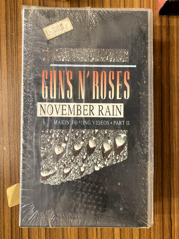 Guns N' Roses - Don't Cry / November Rain (Makin' F@*!ng Videos, Part 1-2) (VHS)