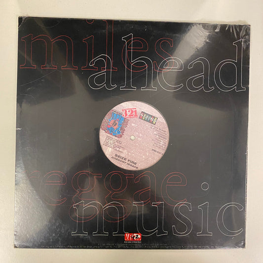 Gregory Isaacs / Sizzla - Seize Fire / It Cost Nothing (12", Single)
